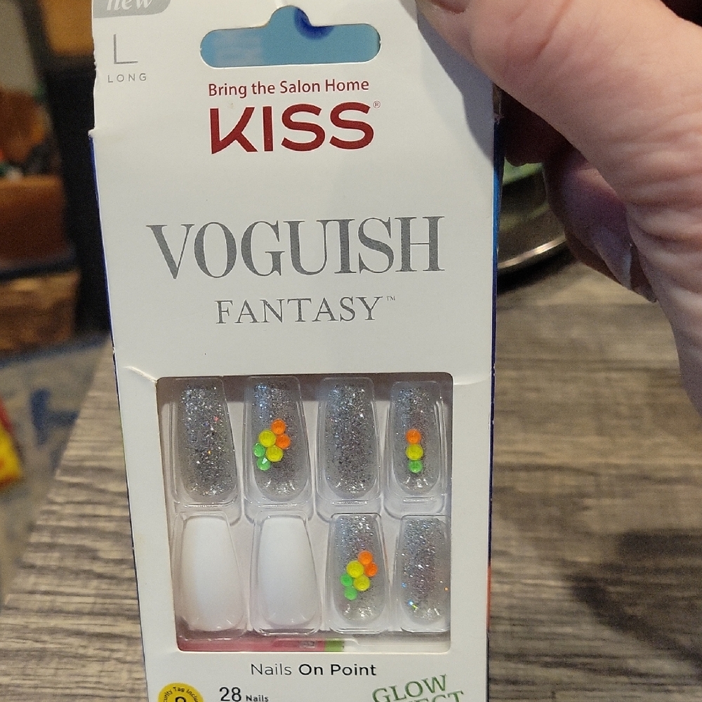 5 For 25.00/Kiss Voguish Fantasy Nails On Point,glow Effect,NIB